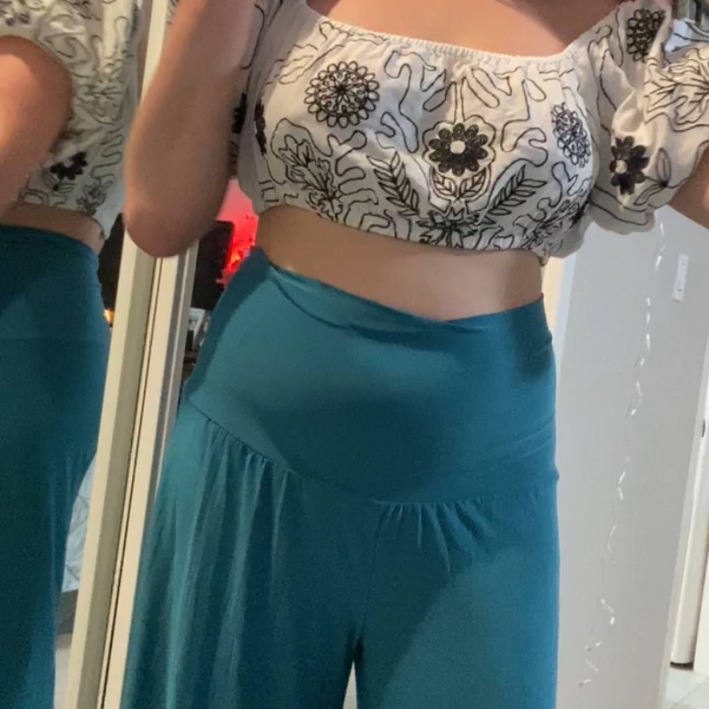Free people crop top. Brand new purchased 11 days ago for 🏷️ $168 - Picture 10 of 14